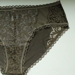 Victoria's Secret lace hip hugger panties NWT